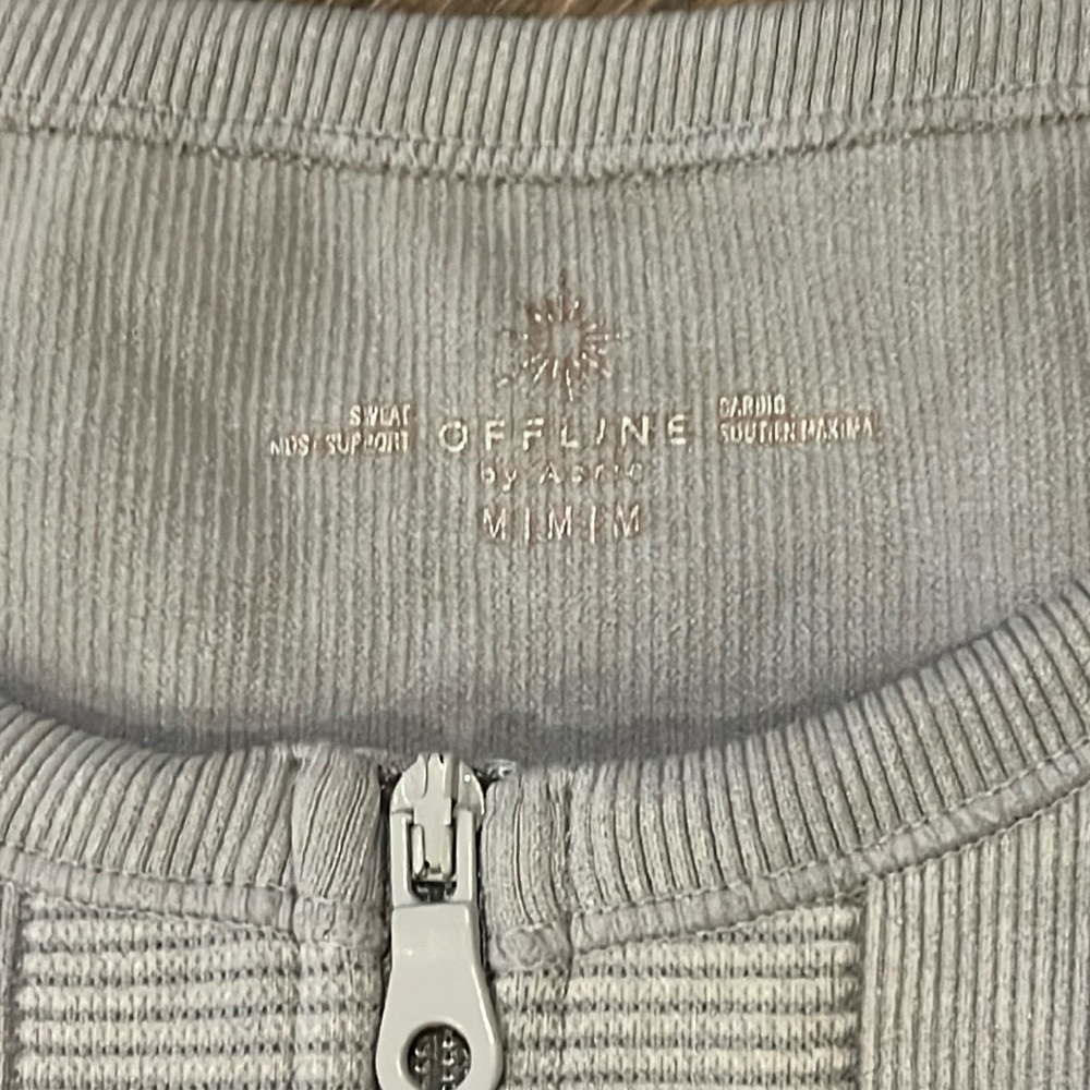 Size medium offline cropped tank top - Picture 3 of 3